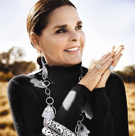 where is ali macgraw now.